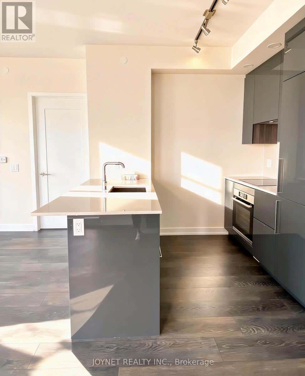 Toronto (Waterfront Communities) — Toronto (Waterfront Communities) - Photo 5 of 28