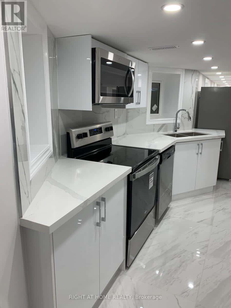 Toronto (University) — Toronto (University) - Photo 2 of 10