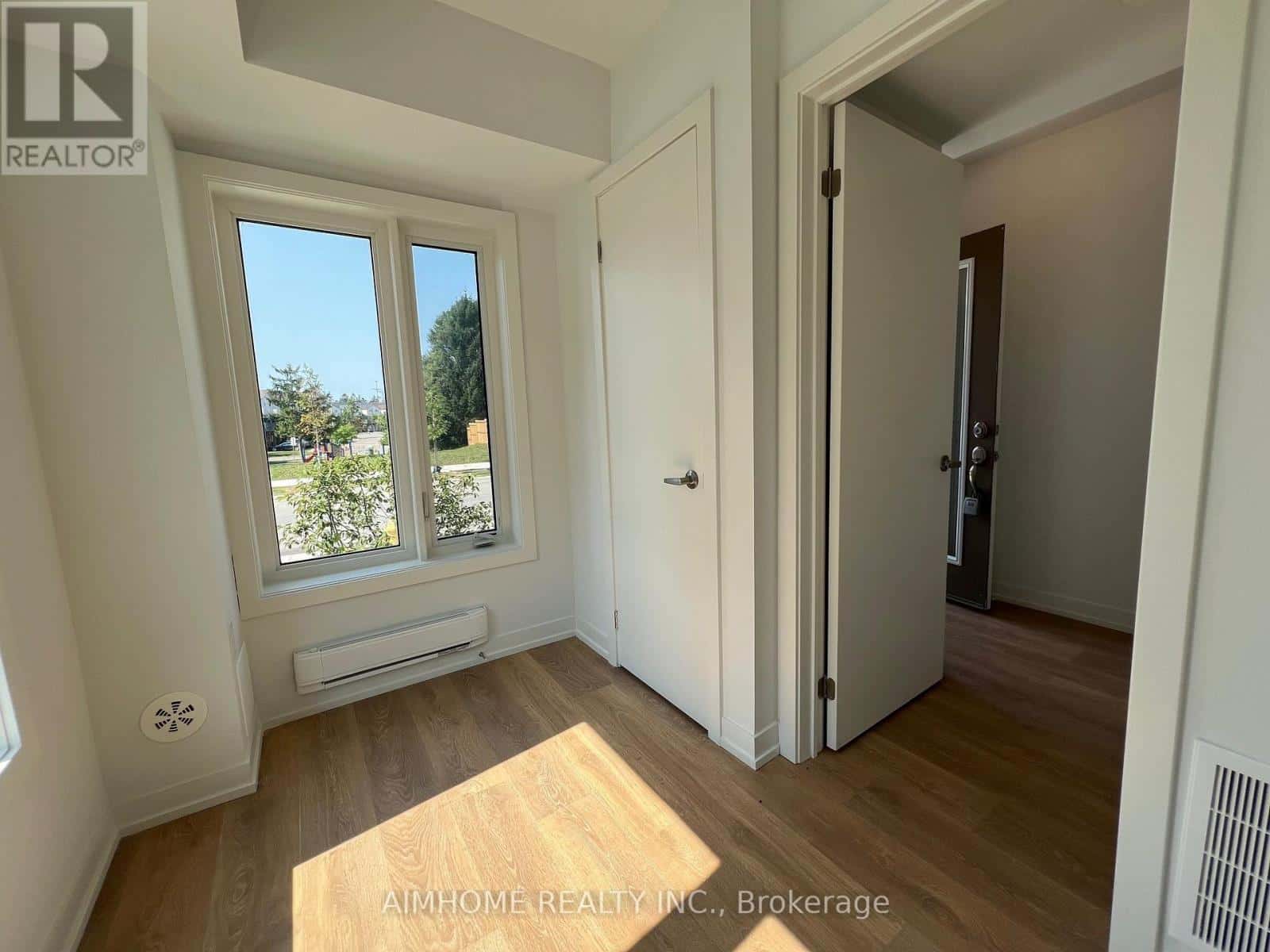 Toronto (Victoria Village) — Toronto (Victoria Village) - Photo 4 of 34