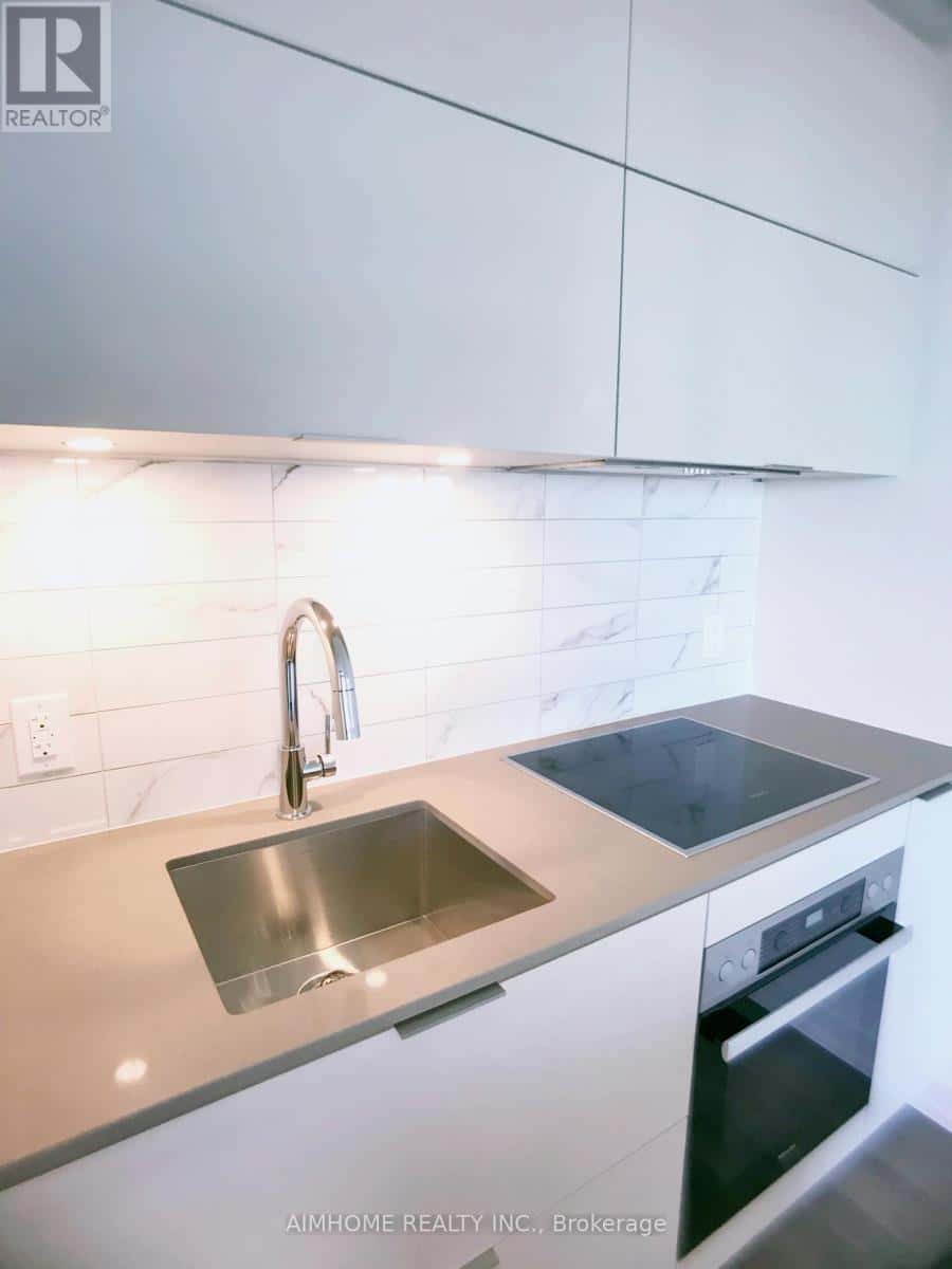 Toronto (Waterfront Communities) — Toronto (Waterfront Communities) - Photo 3 of 16