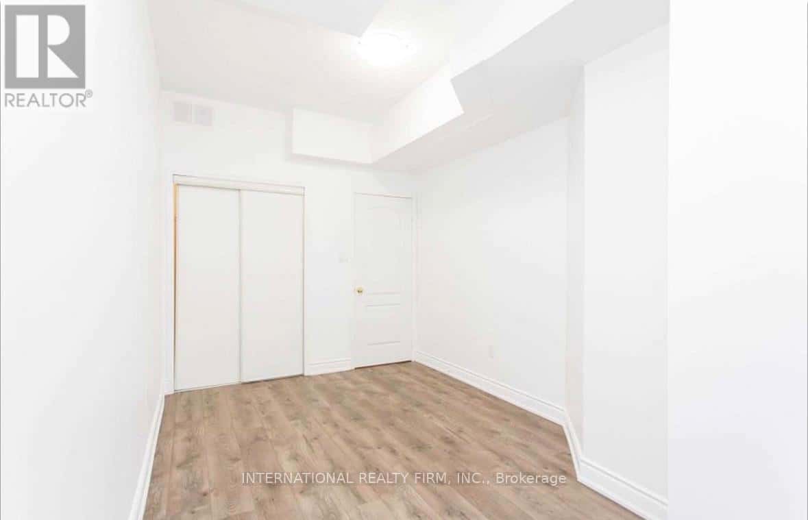 141 - 601 SHORELINE DRIVE — Mississauga (Cooksville) - Photo 2 of 8