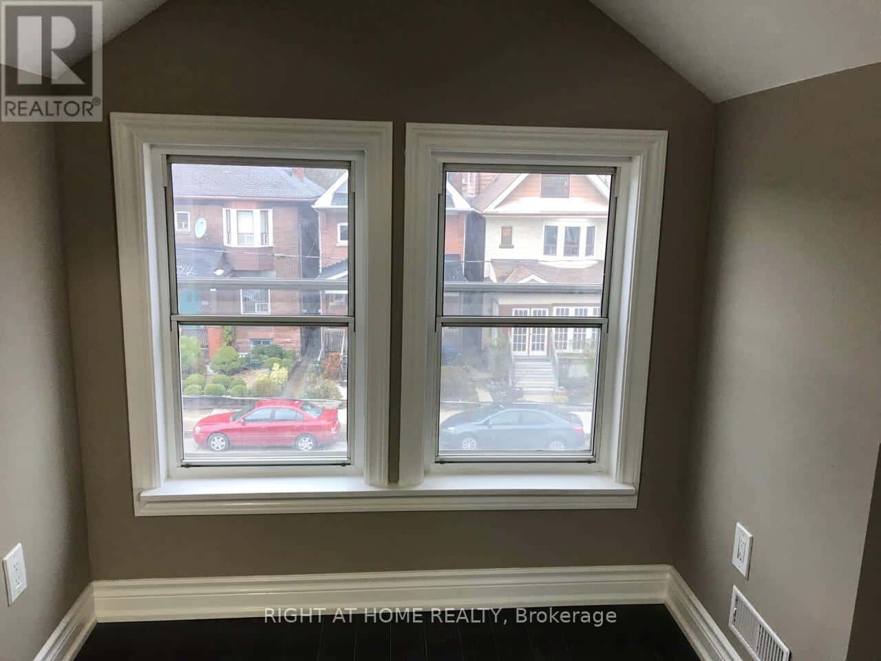 83 HALLAM STREET — Toronto (Dovercourt-Wallace Emerson-Junction) - Photo 4 of 7