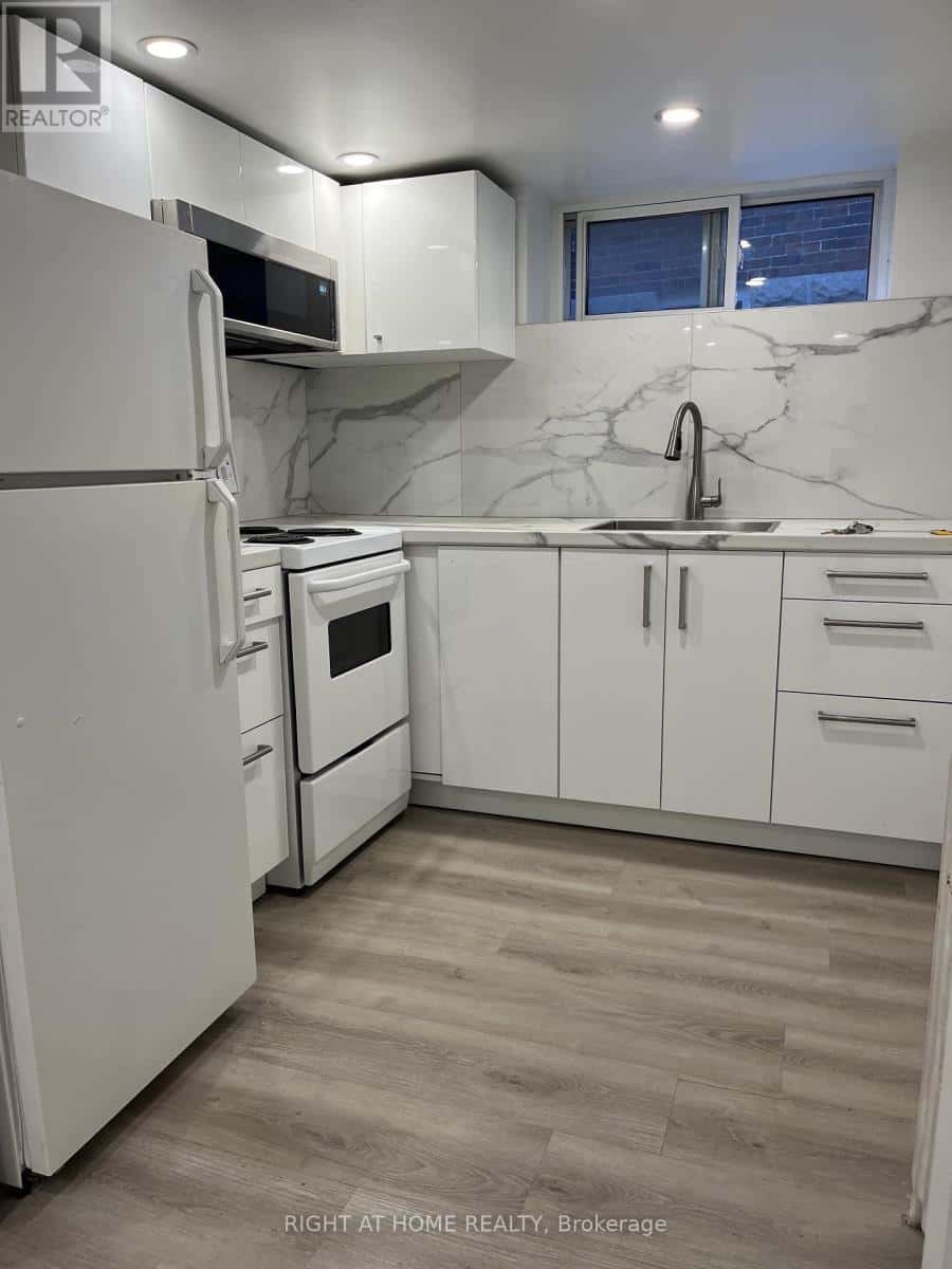 Toronto (Lambton Baby Point) — Toronto (Lambton Baby Point) - Photo 2 of 8