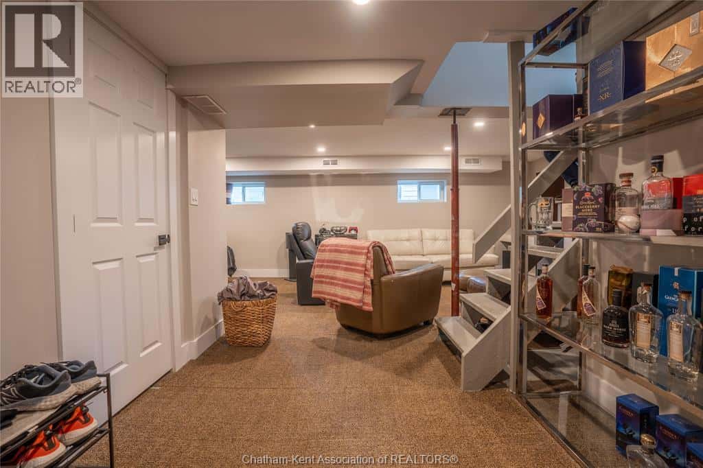 86 Phyllis AVENUE — Chatham - Photo 2 of 32