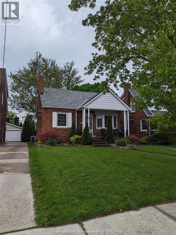 86 Phyllis AVENUE — Chatham - Photo 3 of 32