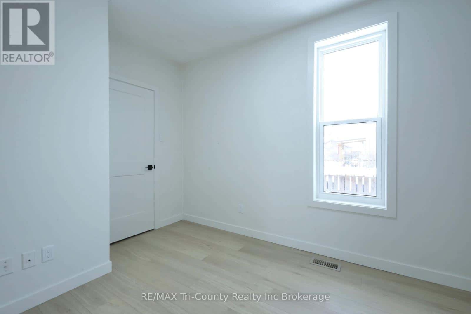 12 MARIAM STREET — St. Thomas - Photo 3 of 46