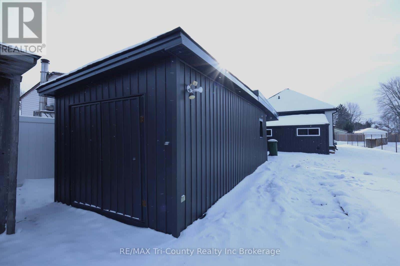 12 MARIAM STREET — St. Thomas - Photo 2 of 46