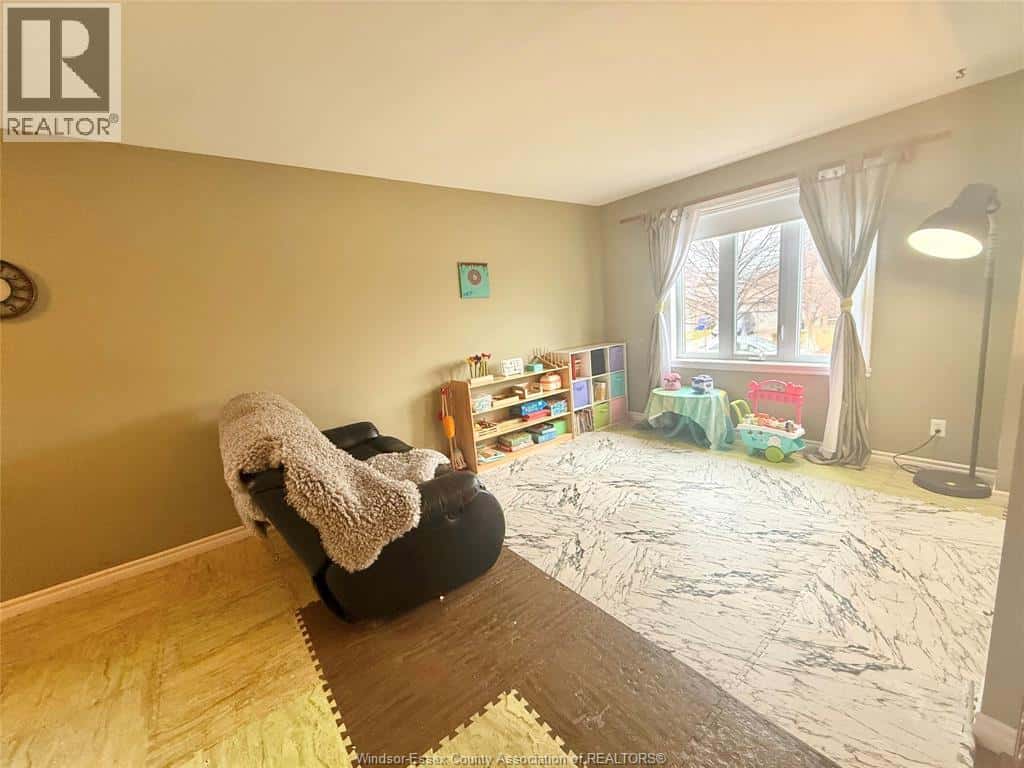 Windsor — Windsor - Photo 3 of 20