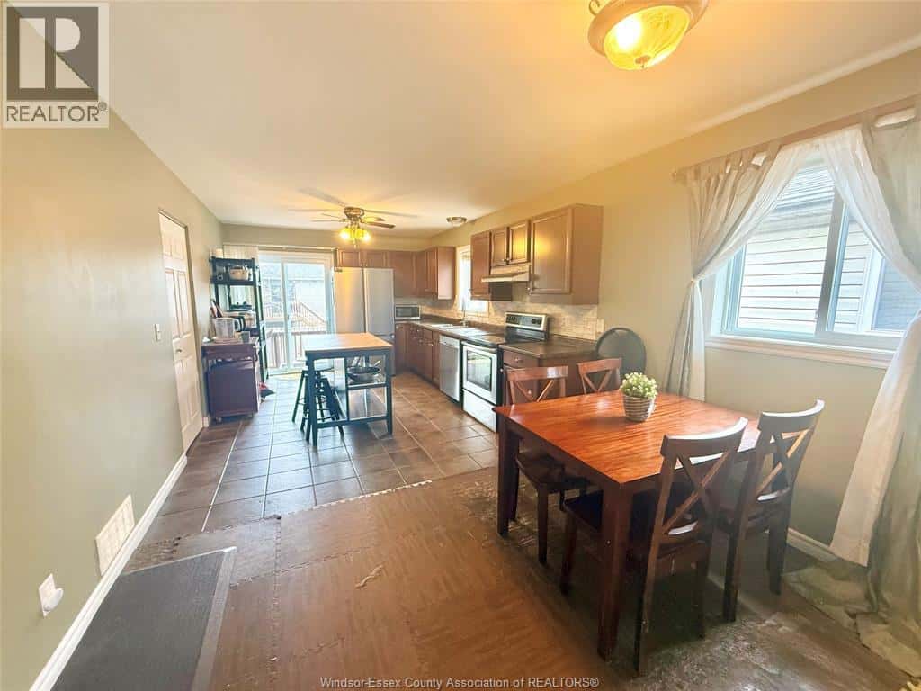 Windsor — Windsor - Photo 5 of 20