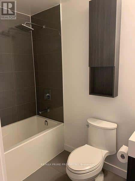 Toronto (Waterfront Communities) — Toronto (Waterfront Communities) - Photo 5 of 18