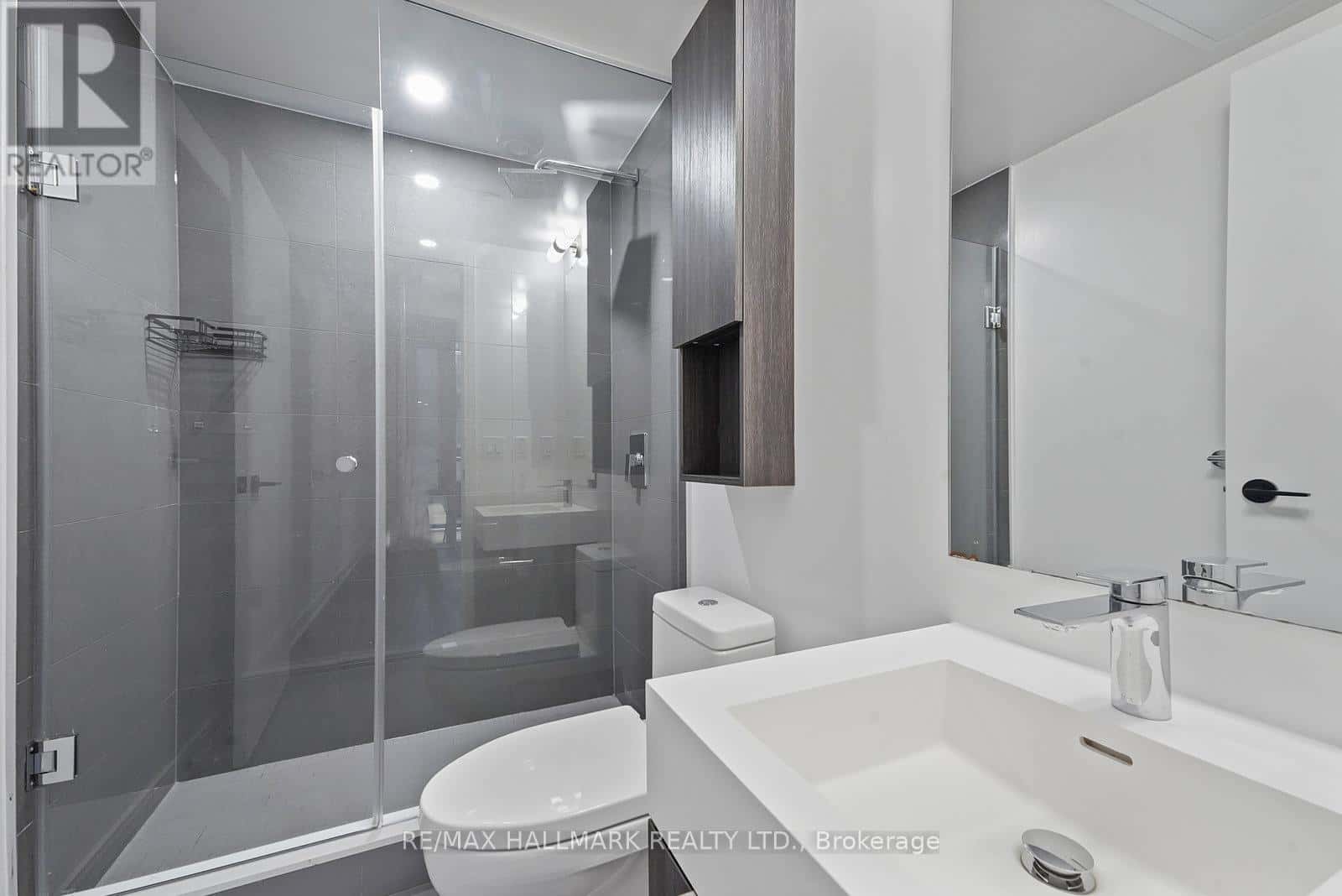 Toronto (Waterfront Communities) — Toronto (Waterfront Communities) - Photo 5 of 19