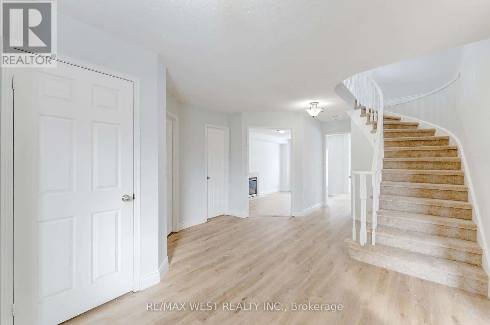 Barrie (Bayshore) — Barrie (Bayshore) - Photo 4 of 42