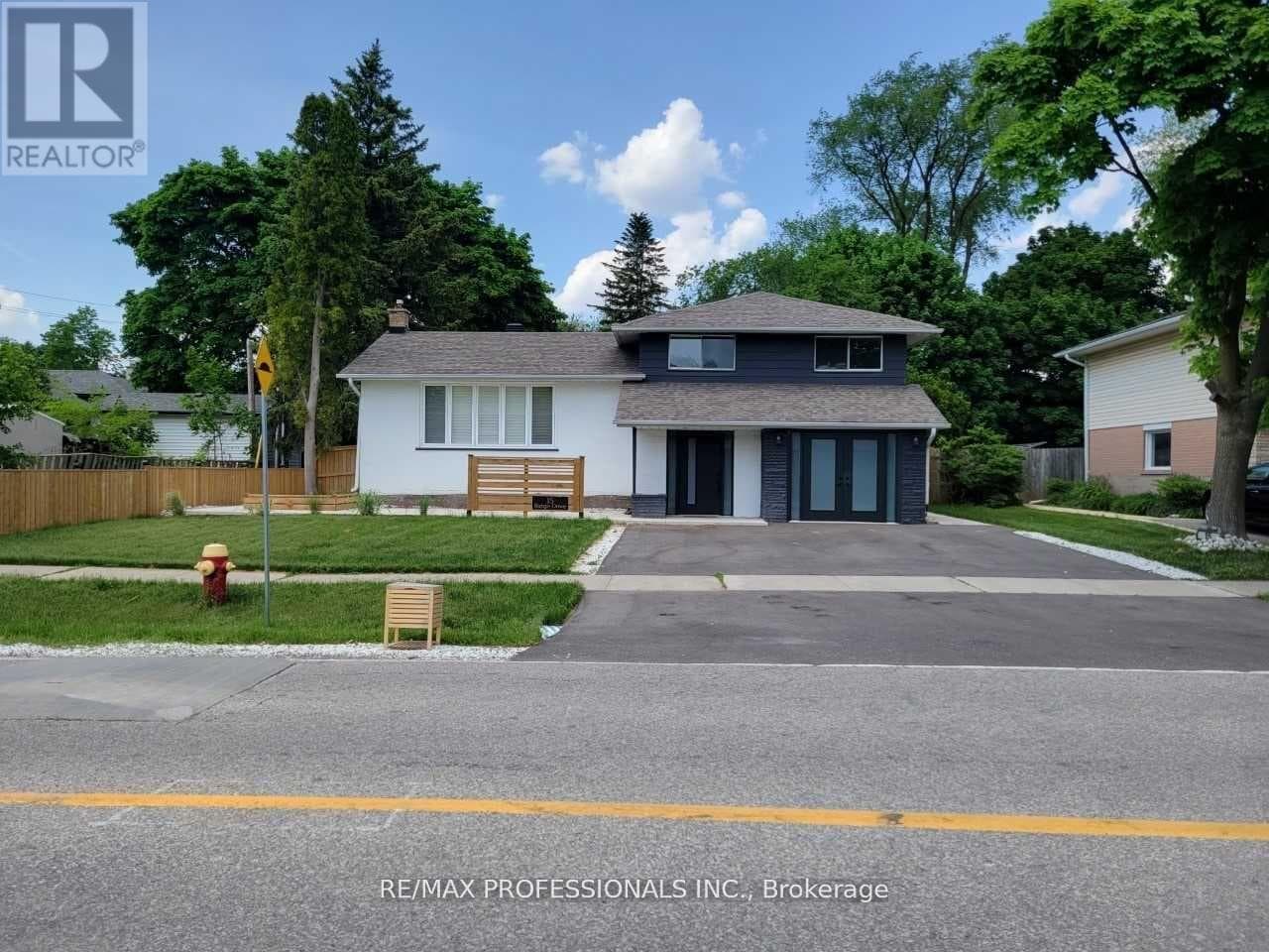 Oakville (CP College Park) — Oakville (CP College Park) - Main photo