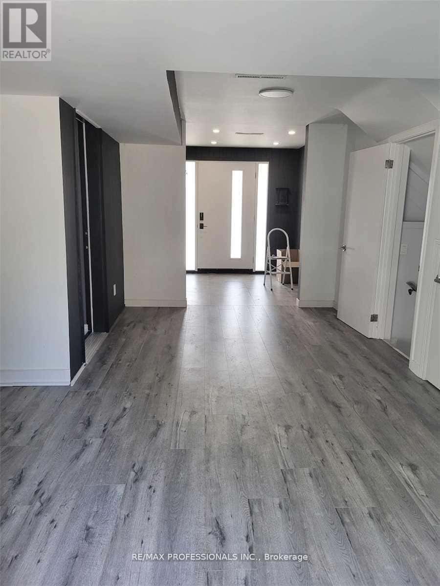 Oakville (CP College Park) — Oakville (CP College Park) - Photo 2 of 35