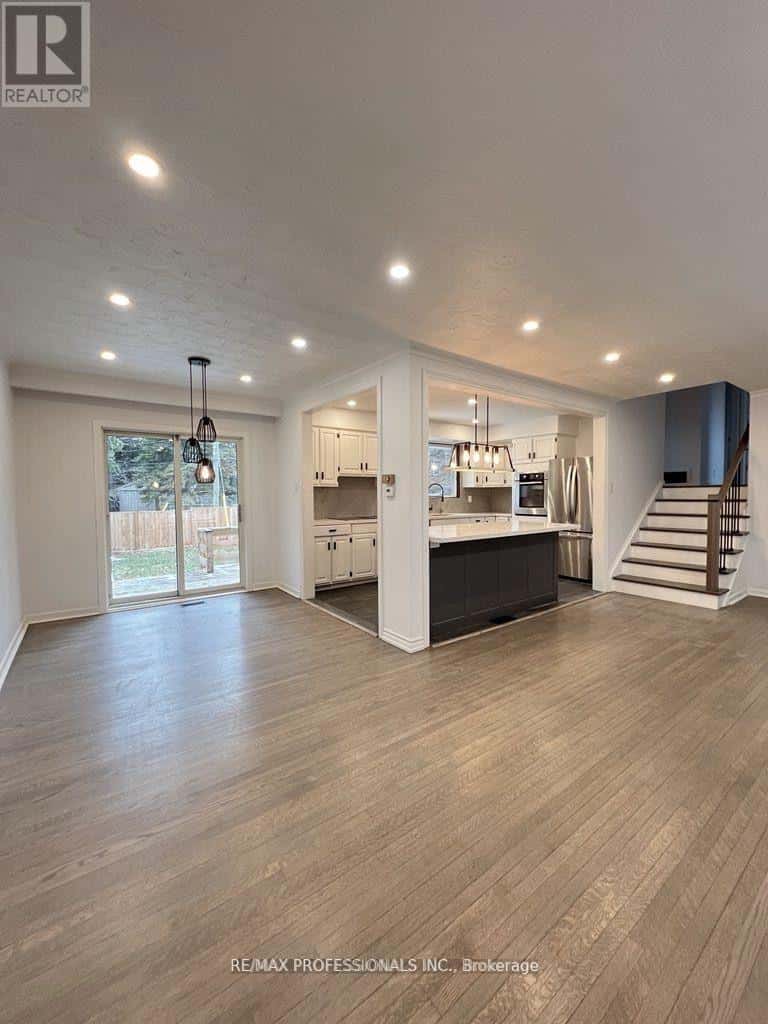 Oakville (CP College Park) — Oakville (CP College Park) - Photo 5 of 35