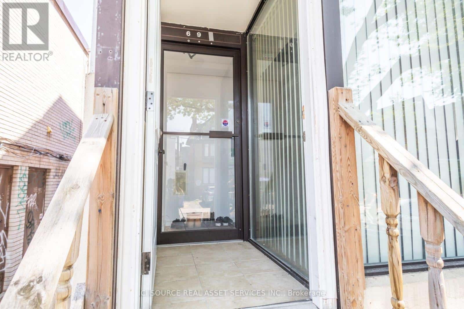 Toronto (Palmerston-Little Italy) — Toronto (Palmerston-Little Italy) - Photo 2 of 15