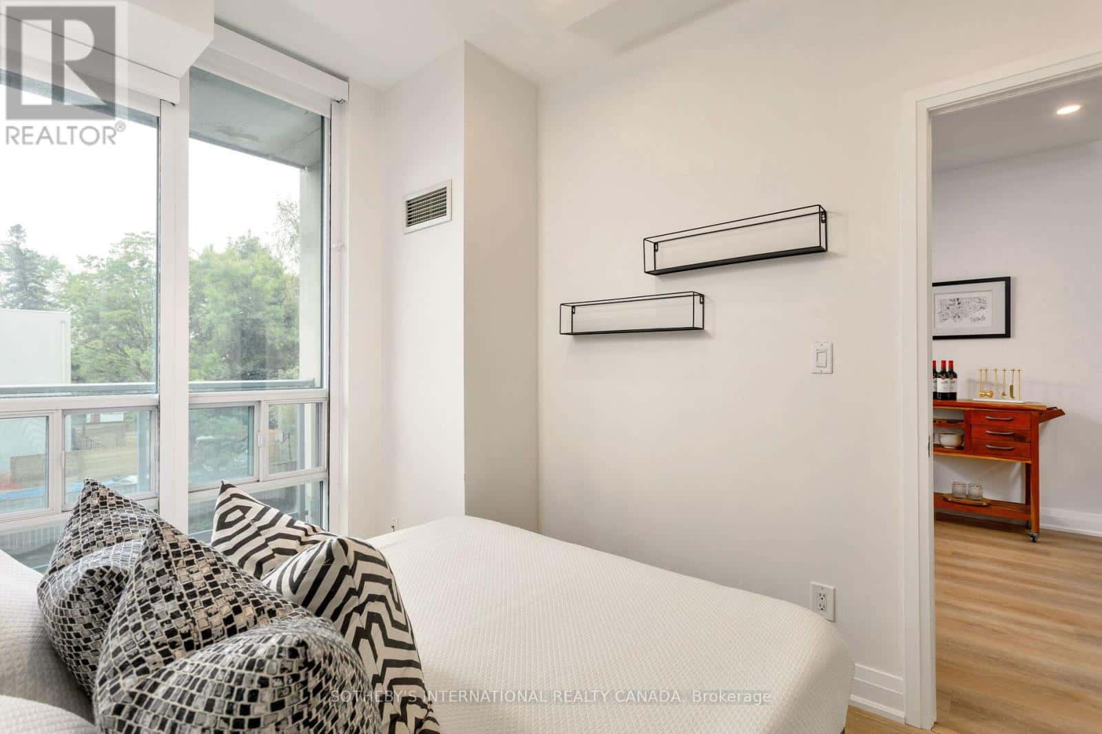 201 - 3391 BLOOR STREET W — Toronto (Etobicoke West Mall) - Photo 4 of 40