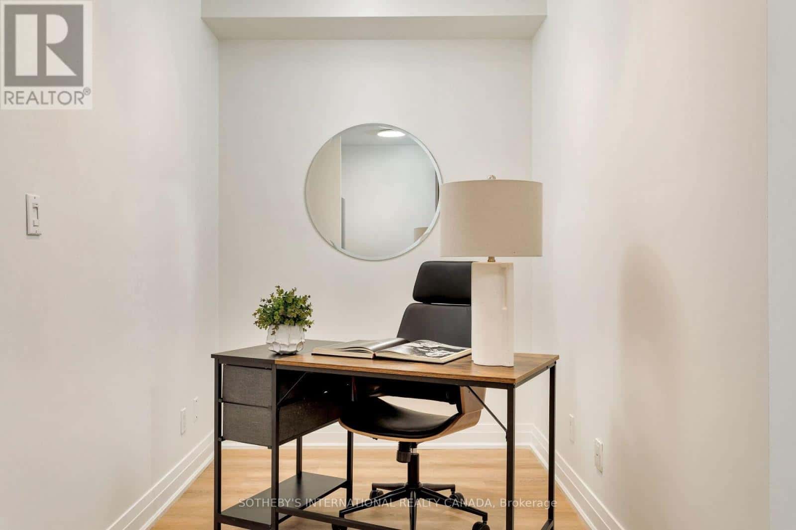 201 - 3391 BLOOR STREET W — Toronto (Etobicoke West Mall) - Photo 3 of 40