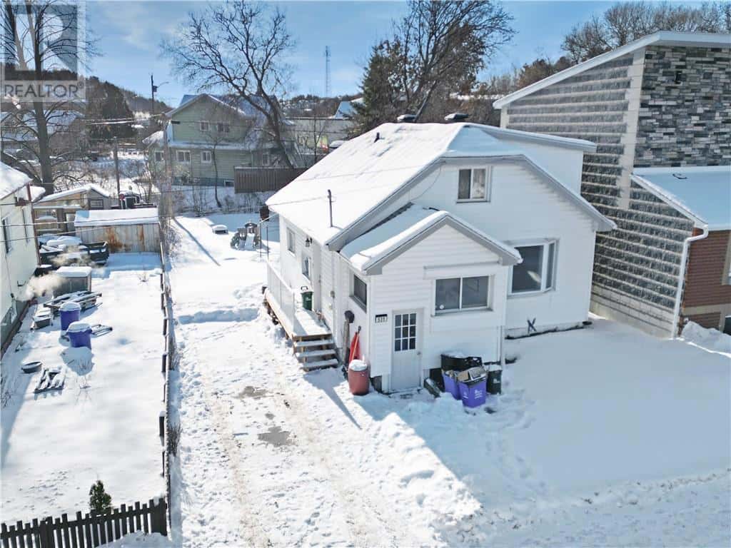 531 McLeod St — Sudbury, Ontario - Photo 2 of 21