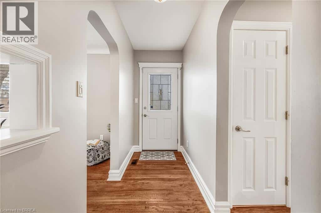 52 CHARING CROSS Street — Brantford, Ontario - Photo 3 of 25