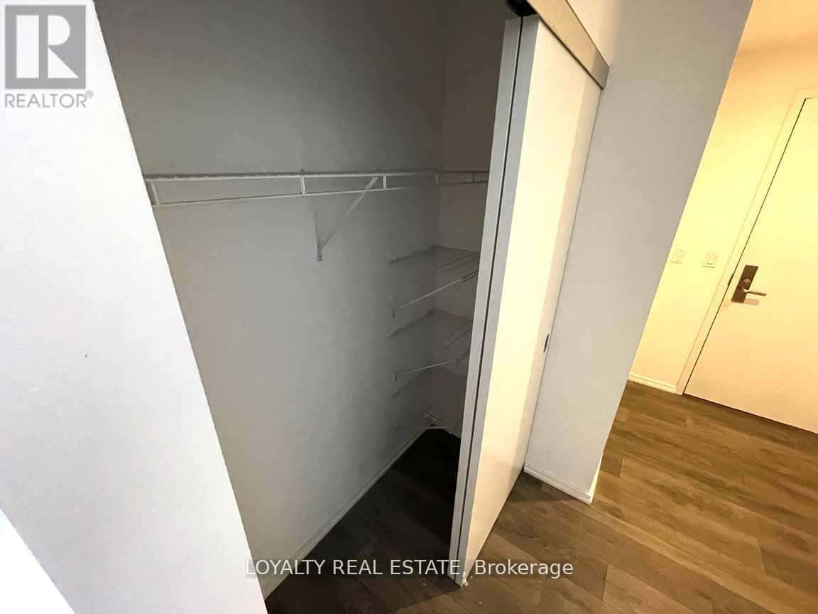 Toronto (Bay Street Corridor) — Toronto (Bay Street Corridor) - Photo 3 of 22