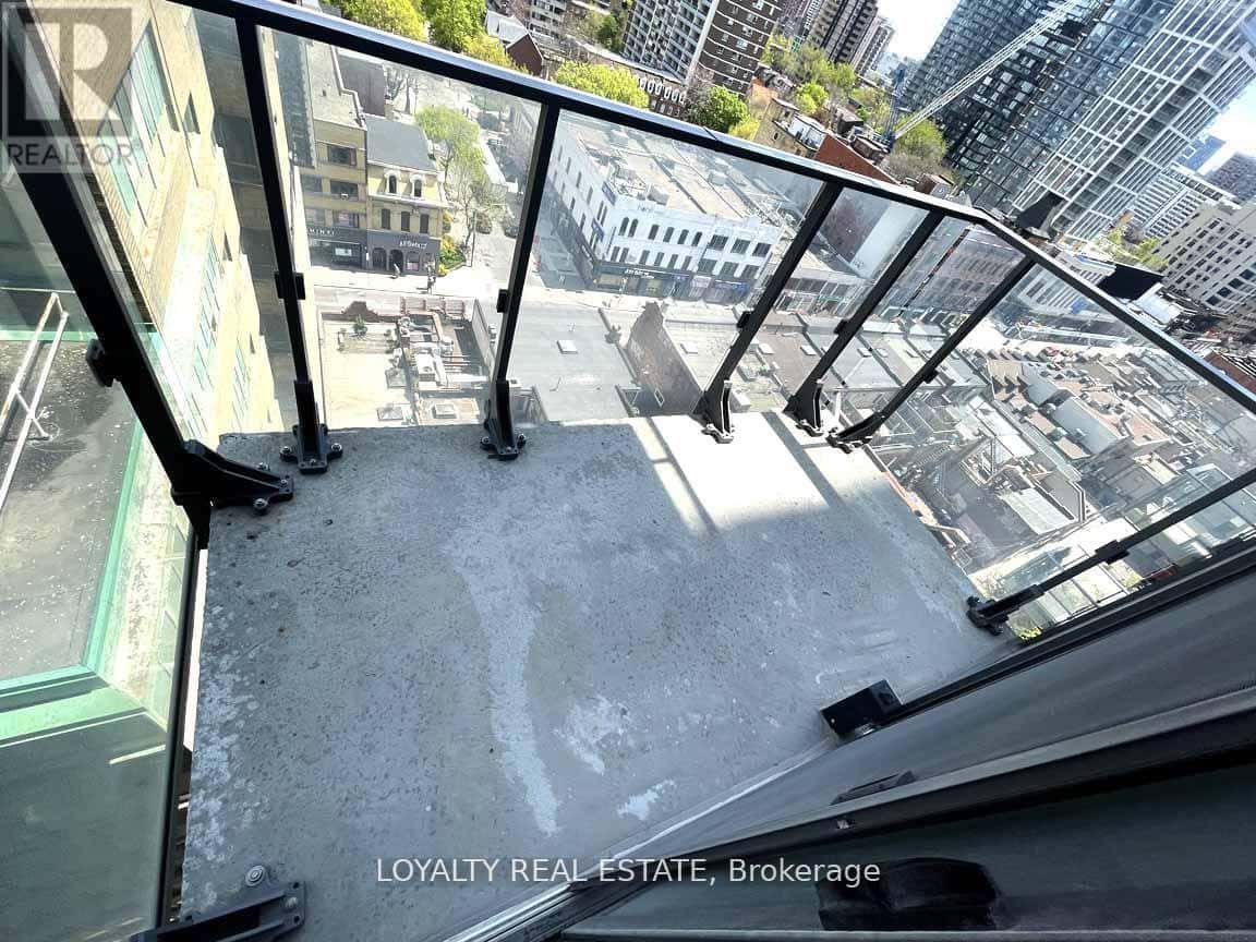 Toronto (Bay Street Corridor) — Toronto (Bay Street Corridor) - Photo 2 of 22