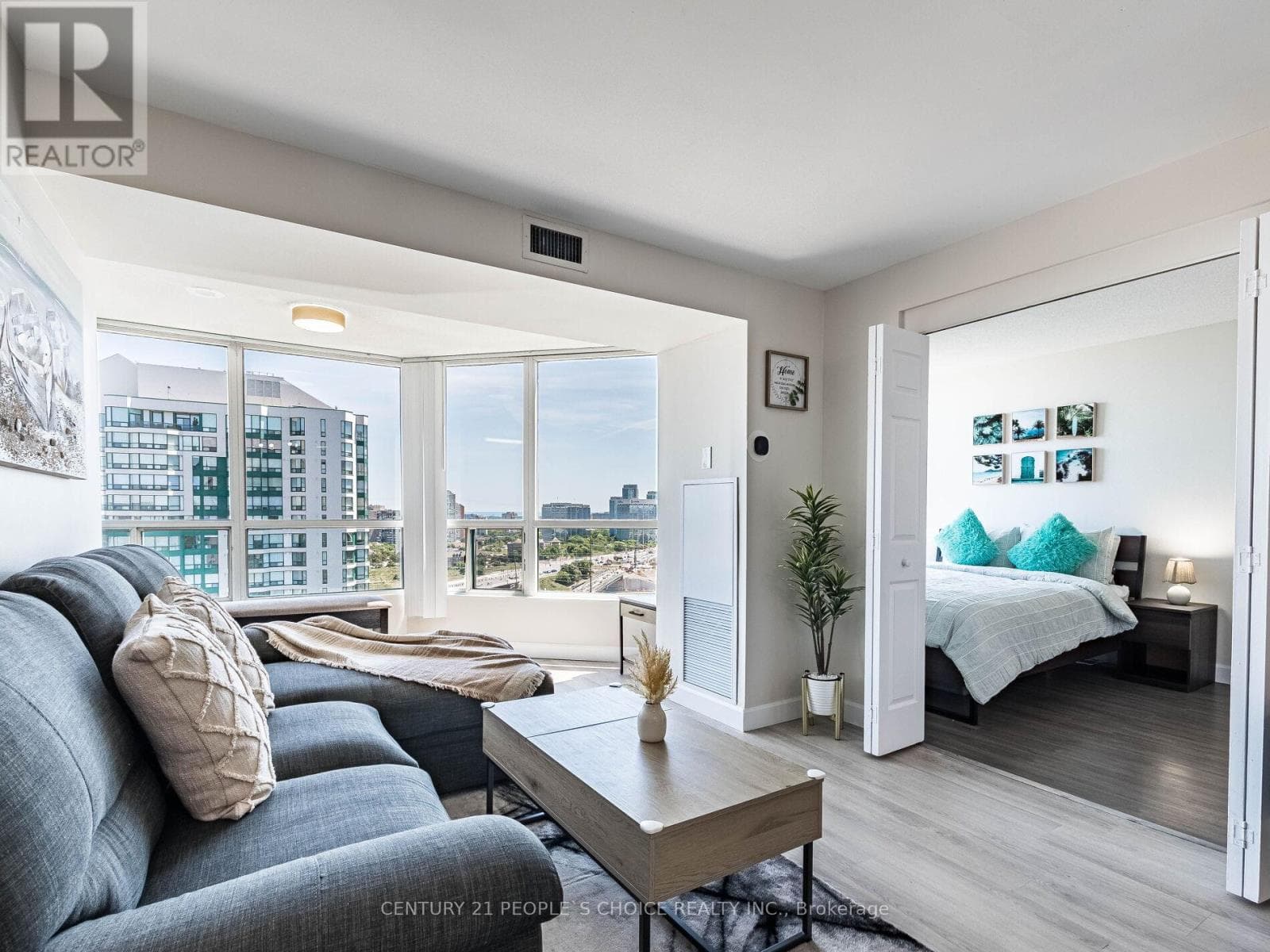 Mississauga (Hurontario) — Mississauga (Hurontario) - Main photo