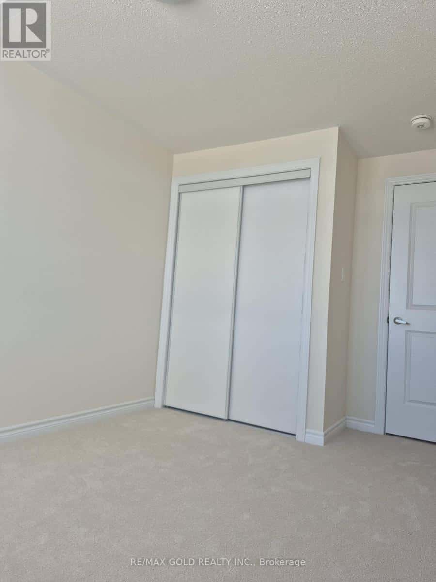 Erin — Erin - Photo 4 of 41