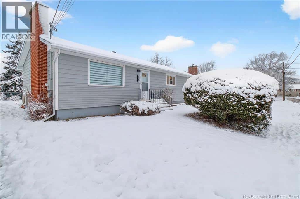 222 Whitney Avenue — Moncton, New Brunswick - Photo 2 of 43