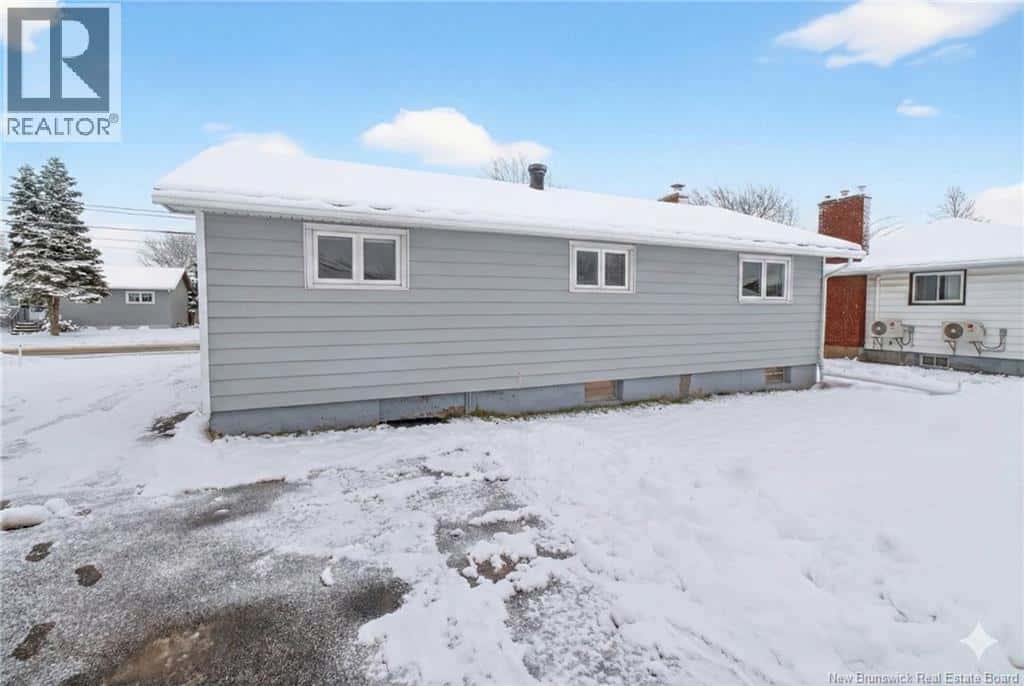 222 Whitney Avenue — Moncton, New Brunswick - Photo 4 of 43