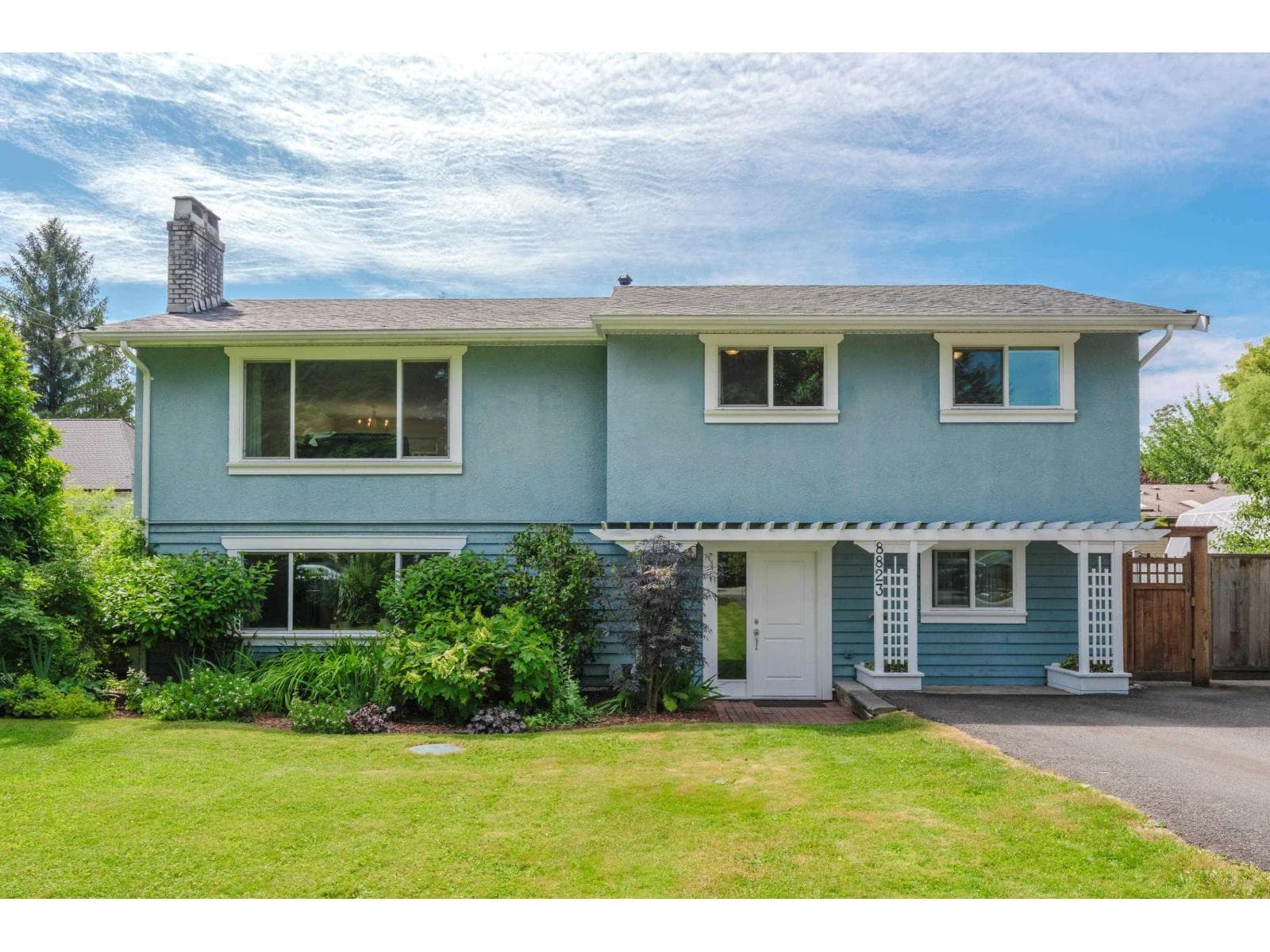 8823 NASH STREET — Langley, British Columbia - Main photo