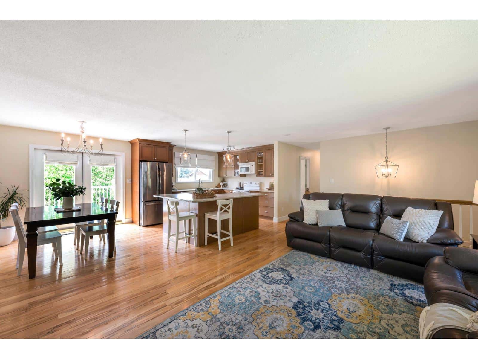 8823 NASH STREET — Langley, British Columbia - Photo 4 of 30