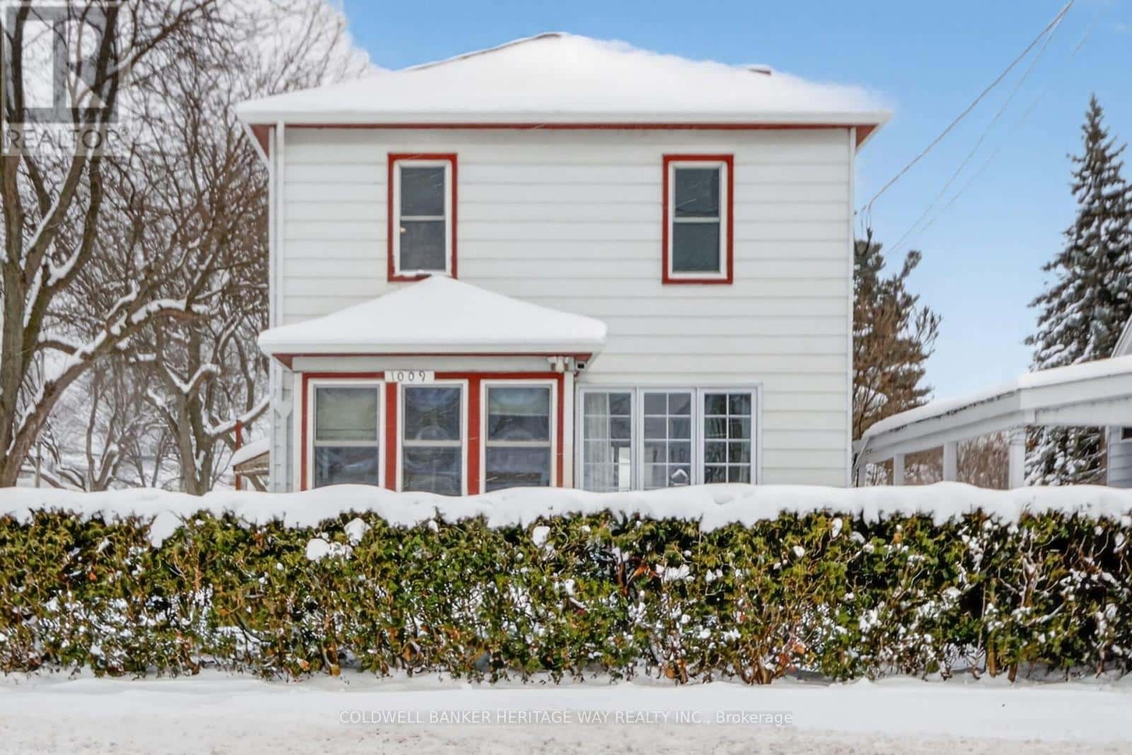 1009 THIRD STREET E — Cornwall, Ontario - Photo 2 of 49