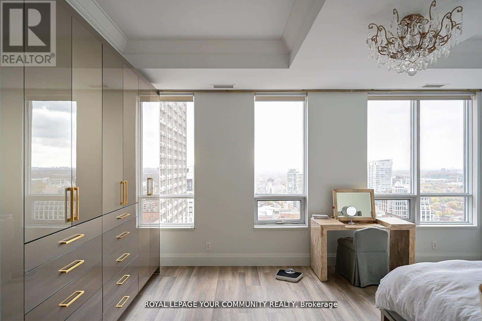 Toronto (Bay Street Corridor) — Toronto (Bay Street Corridor) - Photo 2 of 39