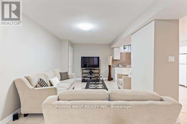 Vaughan (East Woodbridge) — Vaughan (East Woodbridge) - Photo 5 of 20