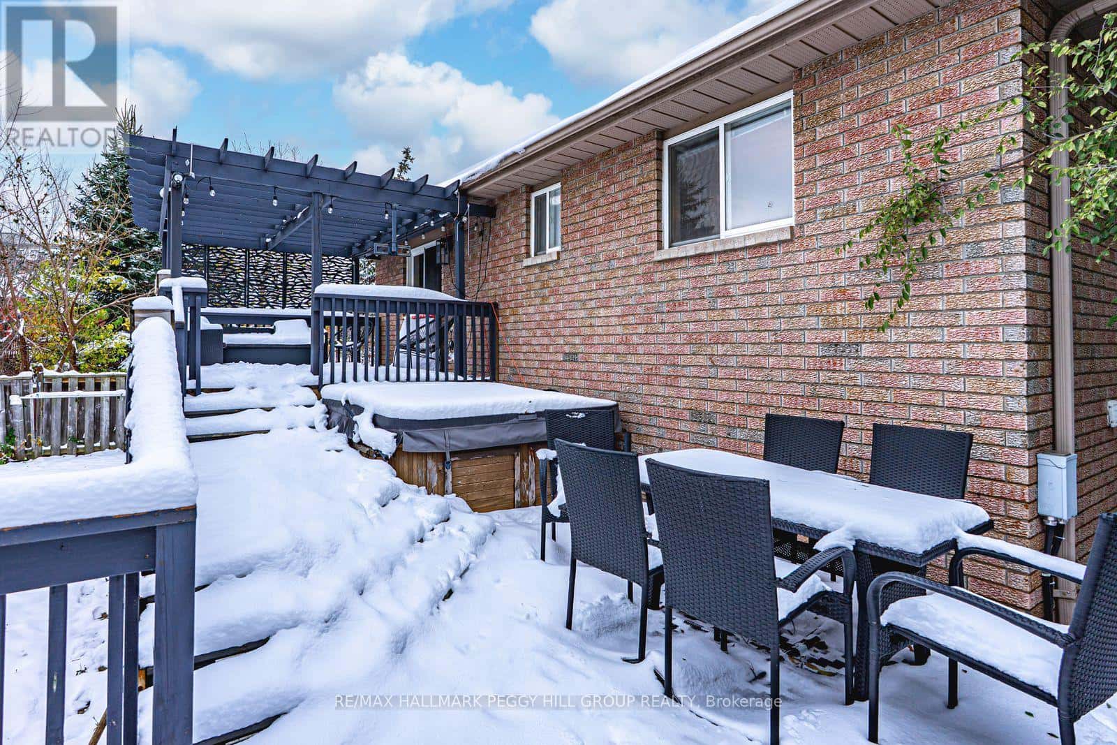 63 MAPLETON AVENUE — Barrie (Holly) - Photo 4 of 20