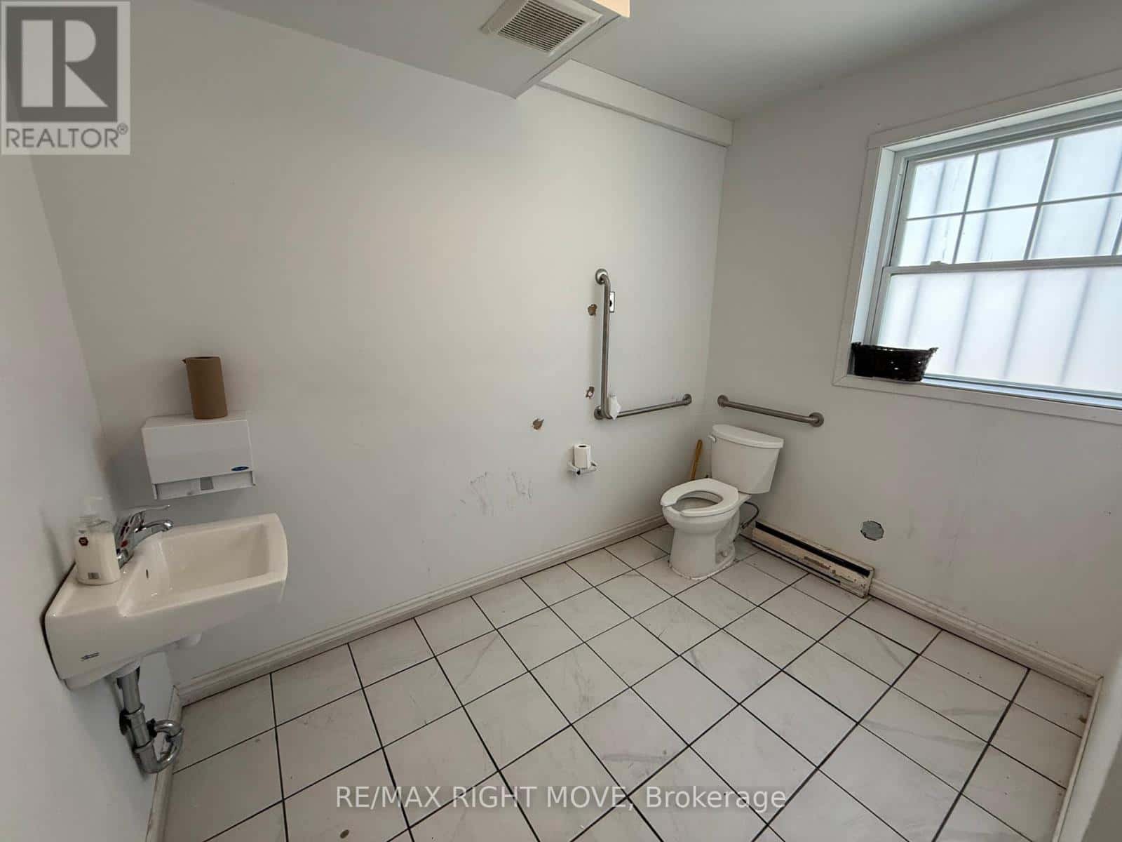 177 MISSISSAGA STREET E — Orillia - Photo 3 of 6