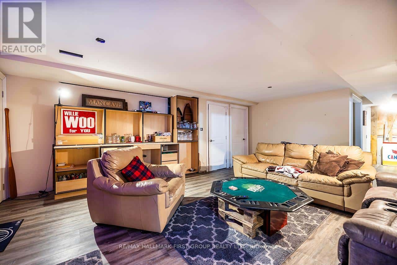 Clarington (Newcastle) — Clarington (Newcastle) - Photo 2 of 49