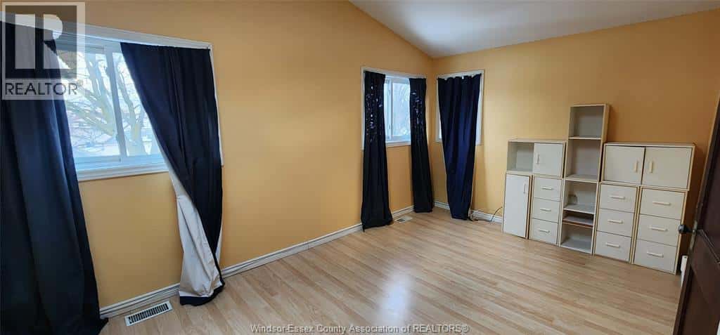 Windsor — Windsor - Photo 5 of 15