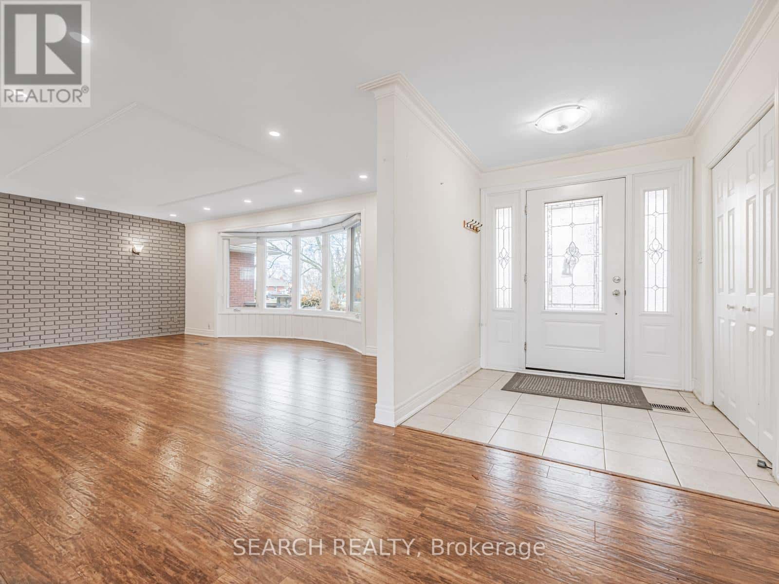 41 HAMILTON DRIVE — Newmarket (Huron Heights-Leslie Valley), Ontario - Photo 4 of 36