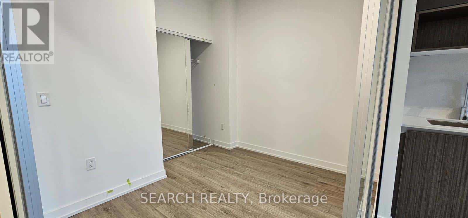 801 THE QUEENSWAY — Toronto (Stonegate-Queensway), Ontario - Photo 2 of 20