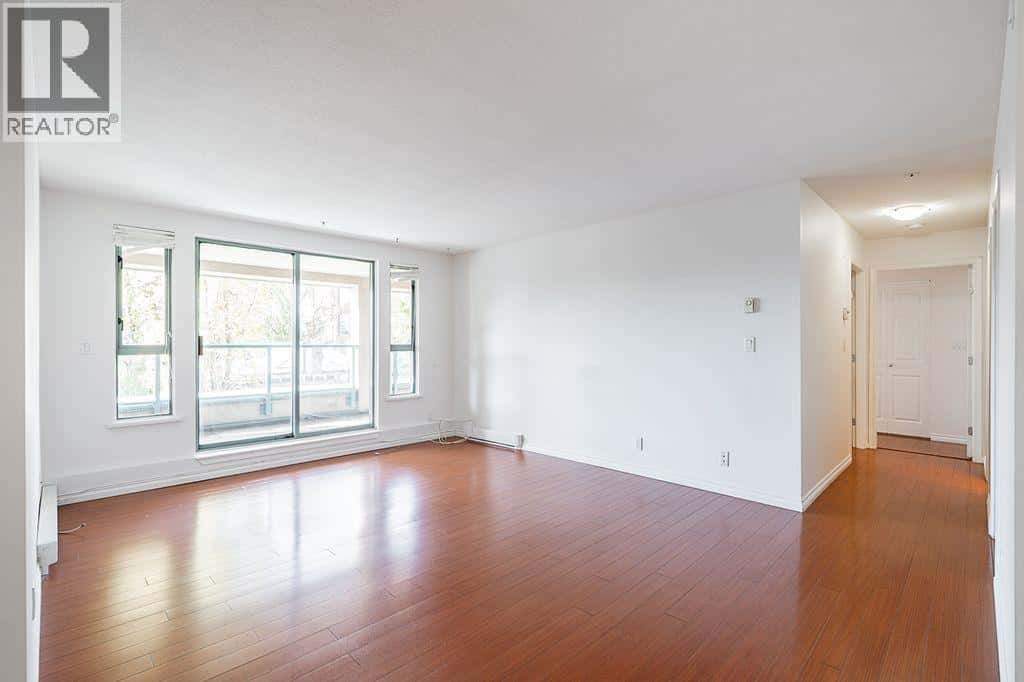 211 223 MOUNTAIN HIGHWAY — North Vancouver, British Columbia - Photo 4 of 22