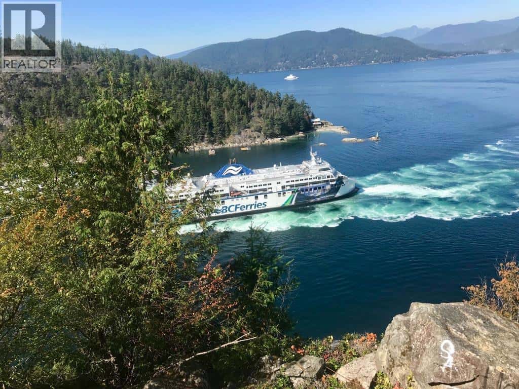 6486 BRUCE STREET — West Vancouver - Photo 5 of 11