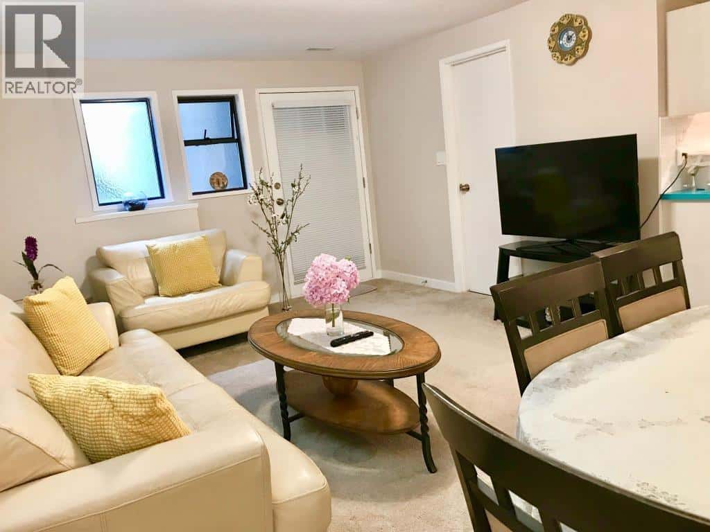 6486 BRUCE STREET — West Vancouver - Photo 2 of 11