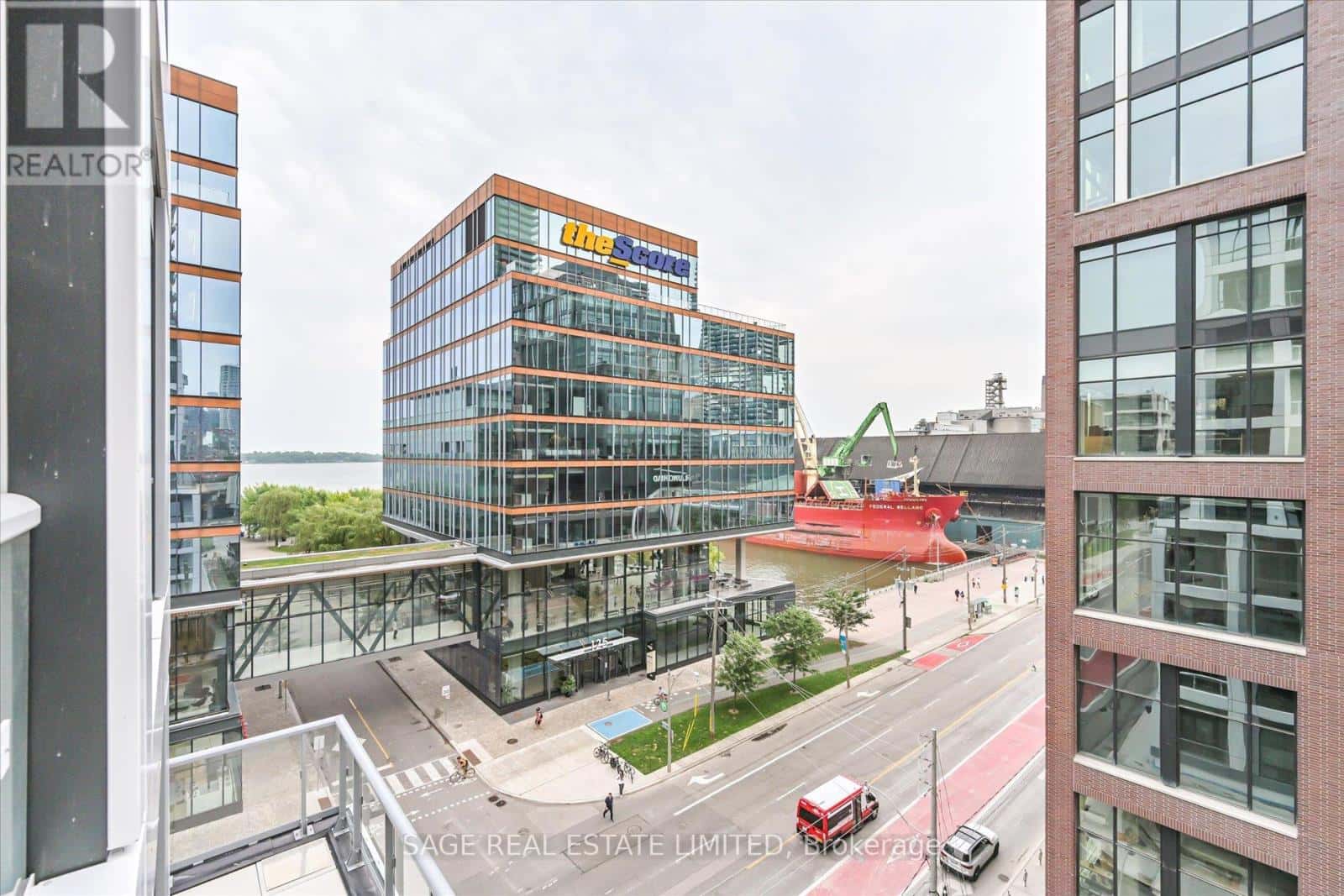 Toronto (Waterfront Communities) — Toronto (Waterfront Communities) - Photo 5 of 43