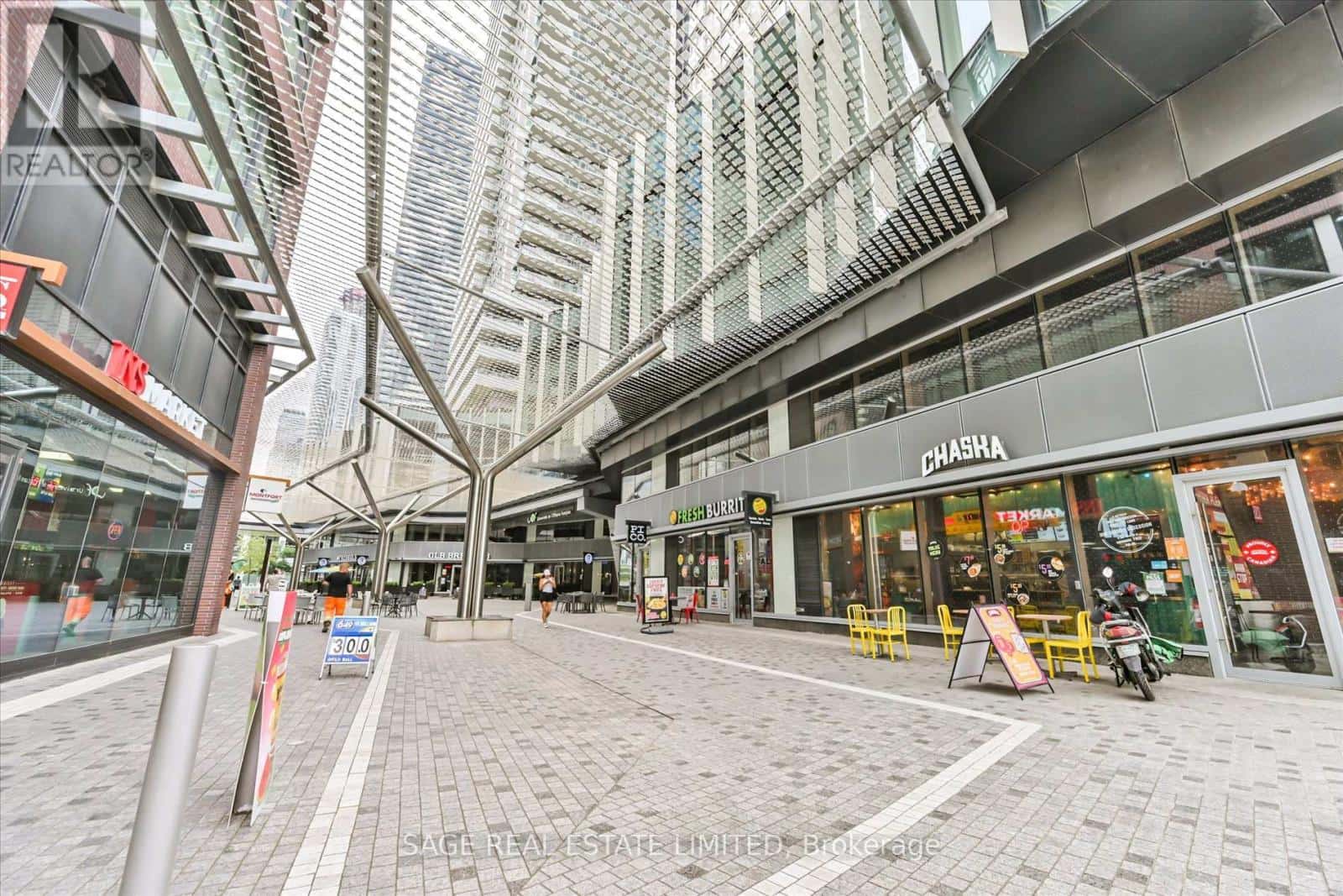 Toronto (Waterfront Communities) — Toronto (Waterfront Communities) - Photo 3 of 43