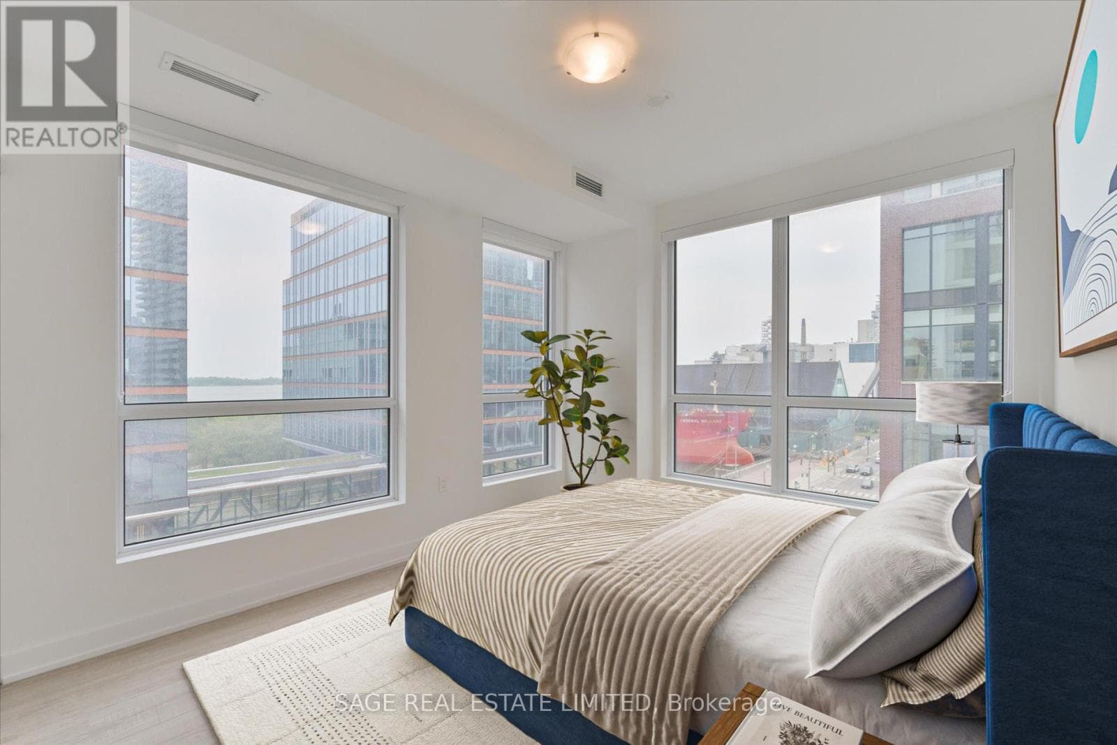 Toronto (Waterfront Communities) — Toronto (Waterfront Communities) - Main photo