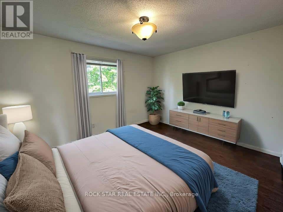 UPPER - 31 RED OAK DRIVE — Barrie (Holly) - Photo 5 of 13