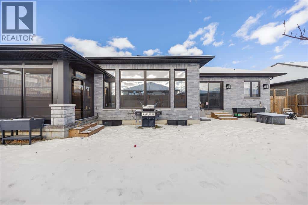 401 RODRIGUEZ DRIVE — Sarnia - Photo 3 of 49