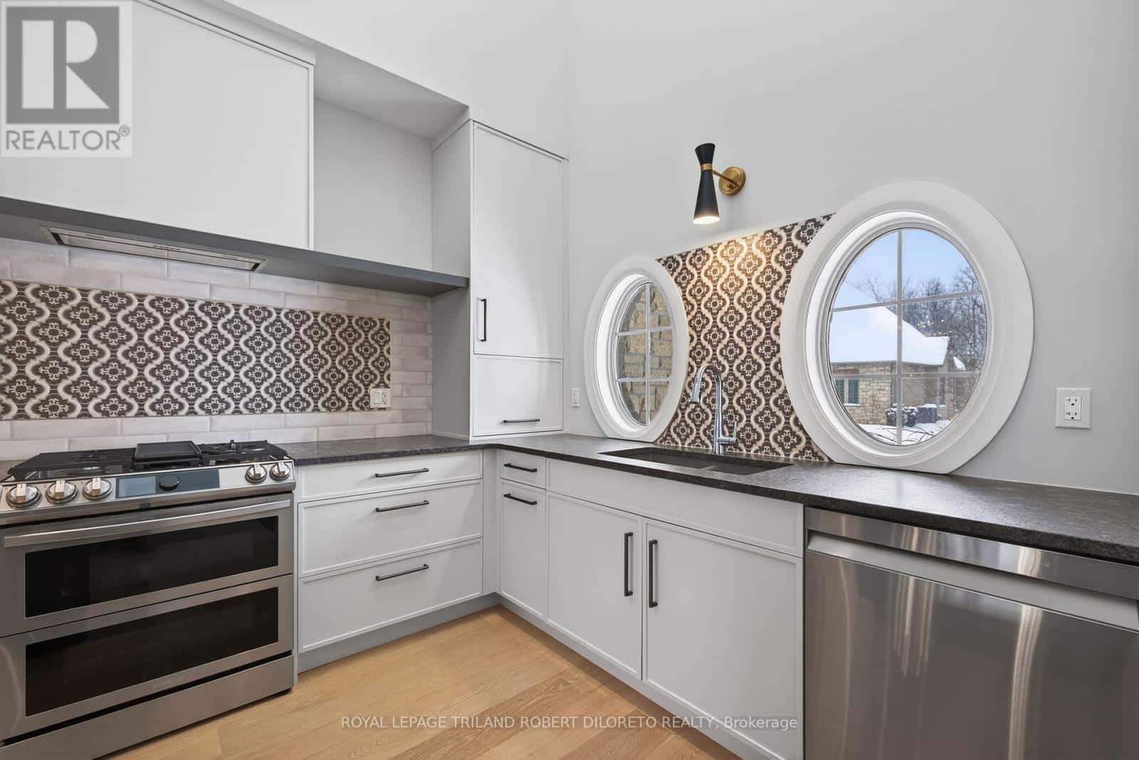 Tillsonburg — Tillsonburg - Photo 2 of 32